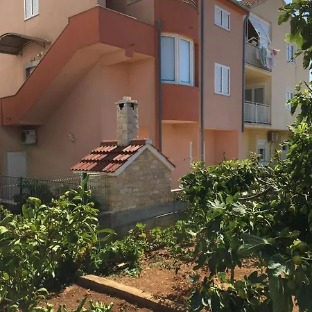 Apartment Dora