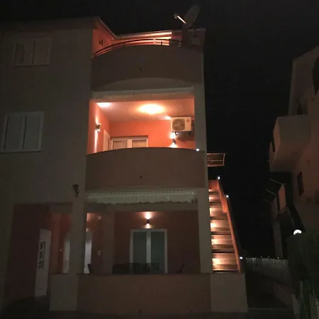Dora Apartment