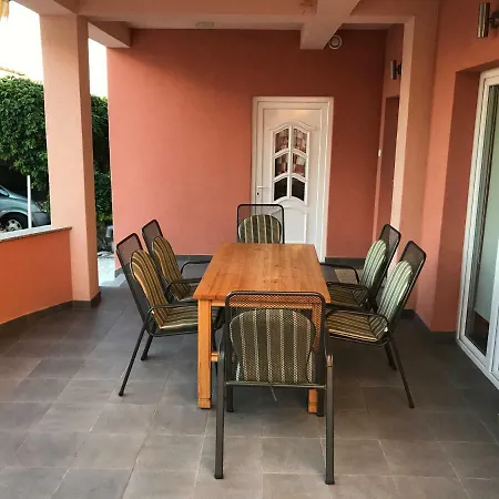 Dora Apartment *