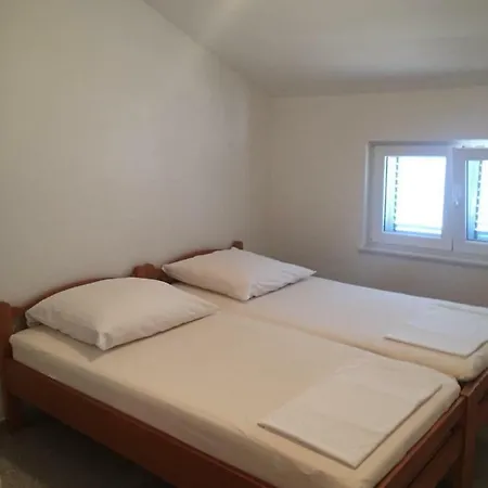 Dora *